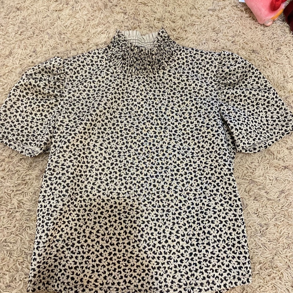 Chic Black and White Leopard Print Top